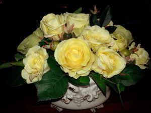 silk-yellow-roses